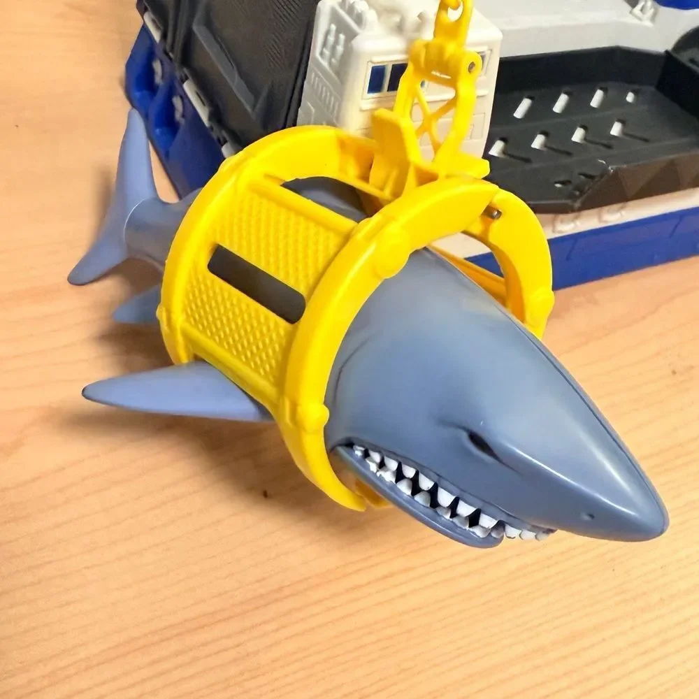 Matchbox Mission Marine Rescue Shark Boat w/ Helicopter – 2013 Mattel BFN57